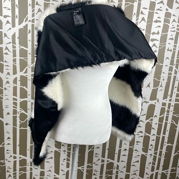 Faux Fur Black White Stripe Scarf - Picture 6 of 8